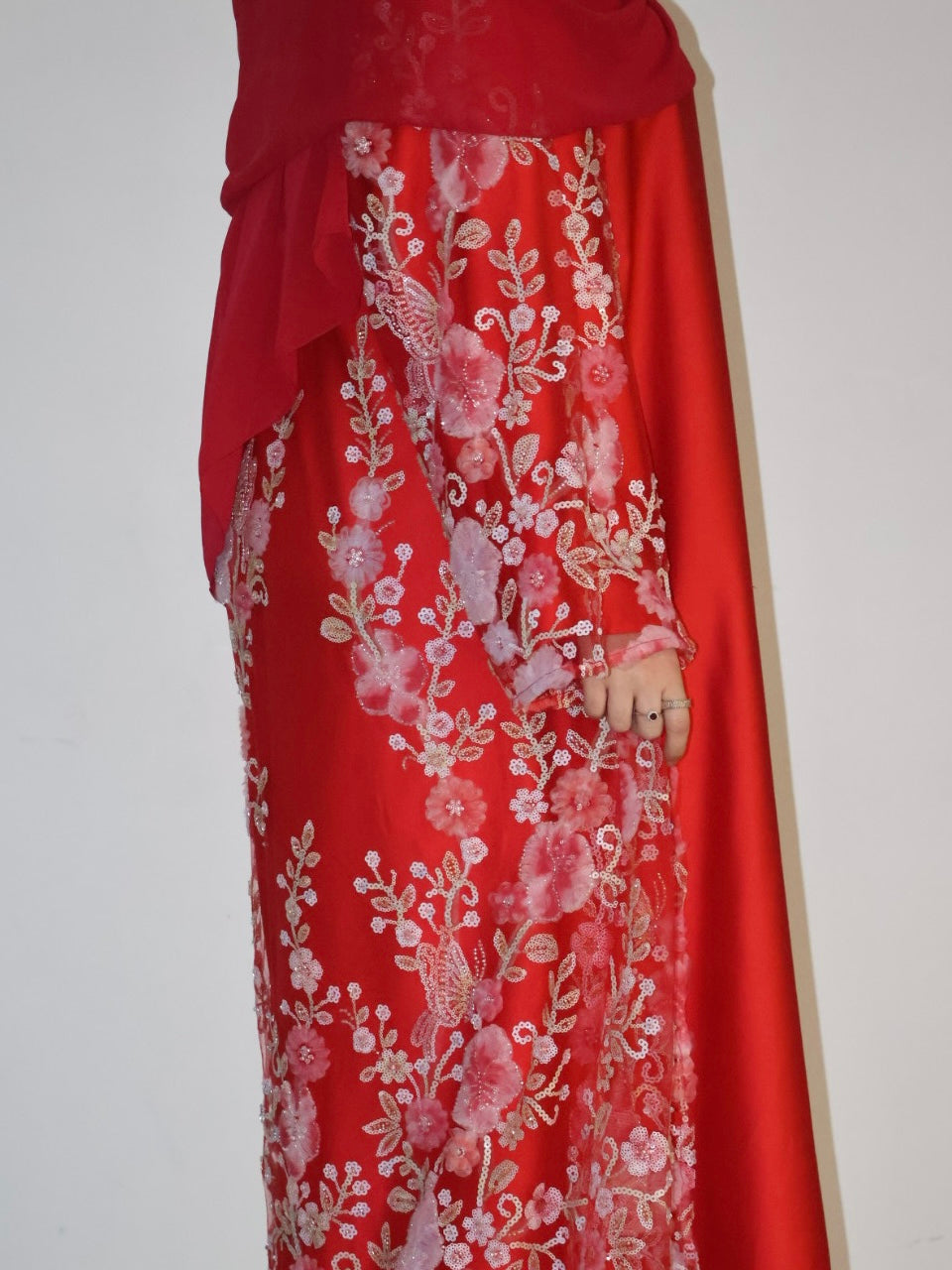 Parisa Abaya - Crimson